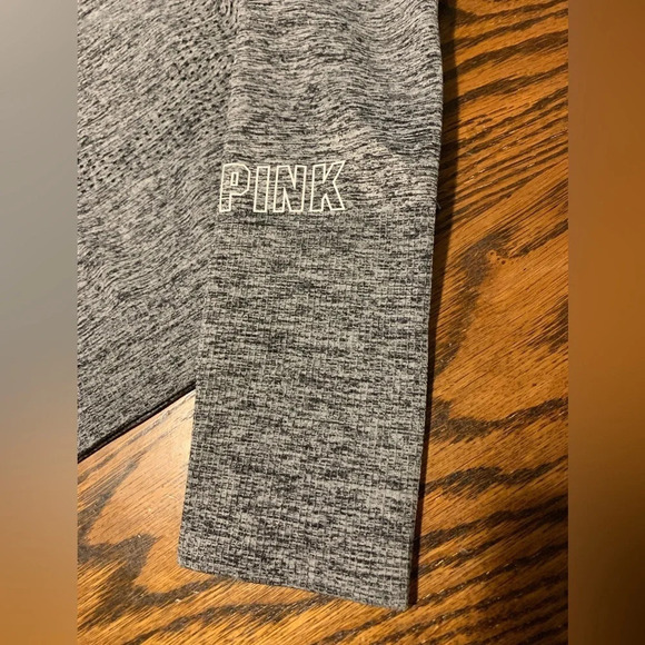Pink Victoria’s Secret crop workout long sleeve gray thumb hole - Picture 2 of 6